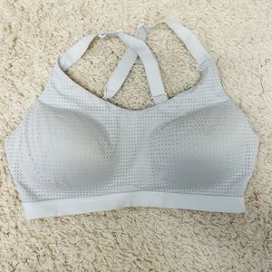 VS lightweight sports bra